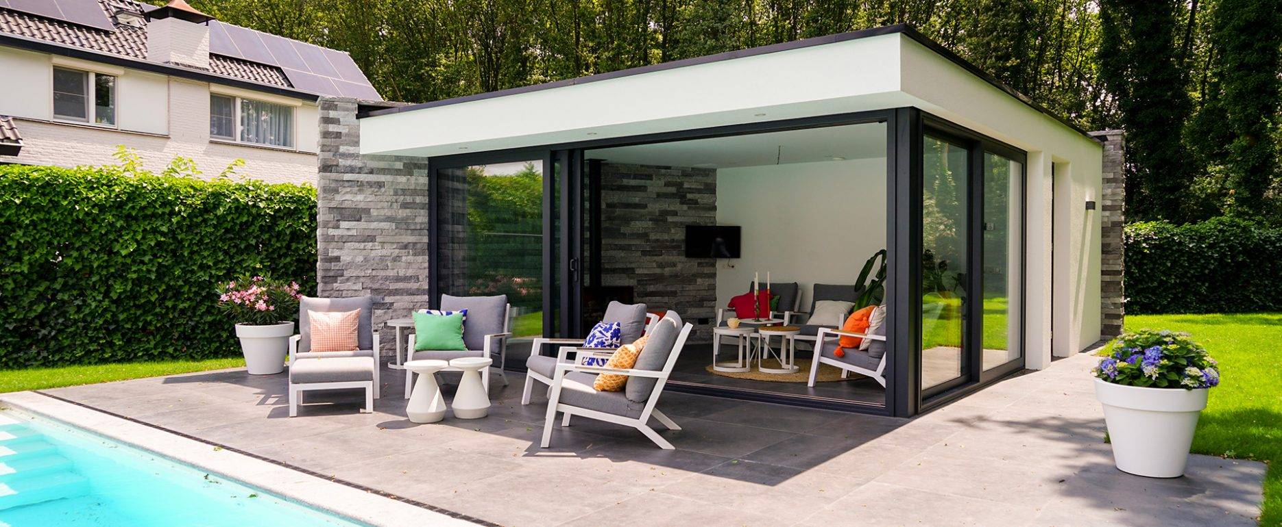 Verouden Bouwbedrijf - Poolhouse